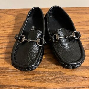 Toddlers Minibella Black Slip-On Loafers Size 22 Or American Toddler Size 6-6.5